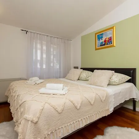 White House Apartment *