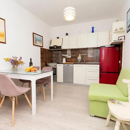 White House Apartment Omis