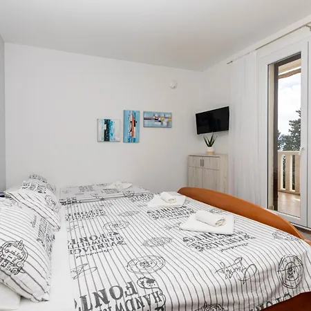 White House Omis