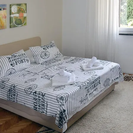 White House Apartment Omis