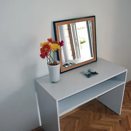 White House Apartment Omis