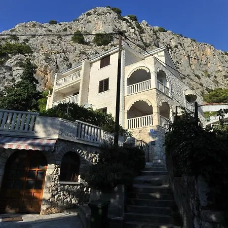 White House Apartment Omis