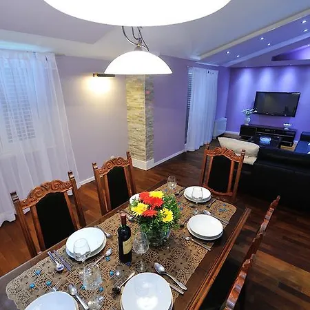 White House * Omis
