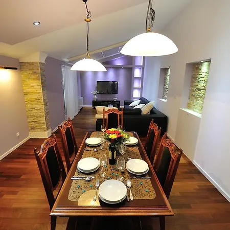 White House Apartment *