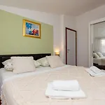 White House Omiš