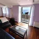 White House * Omiš